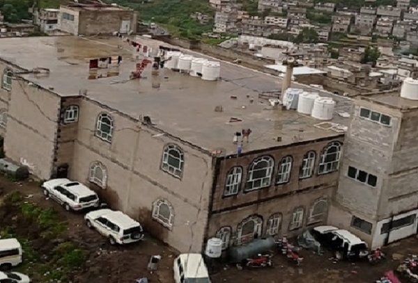 مليشيا الحوثي تقتحم مسجداً في مدينة إب وتُنصّب أحد قياداتها خطيبا للعيد بالقوة