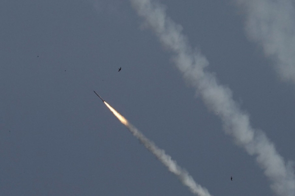 المقاومة تقصف بمئات الصواريخ بعملية "ثأر الأحرار" وقصف إسرائيلي على غزة يرفع حصيلة الشهداء إلى 21