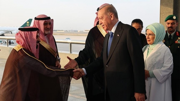 الرئيس التركي يصل جدة السعودية في مستهل جولته الخليجية