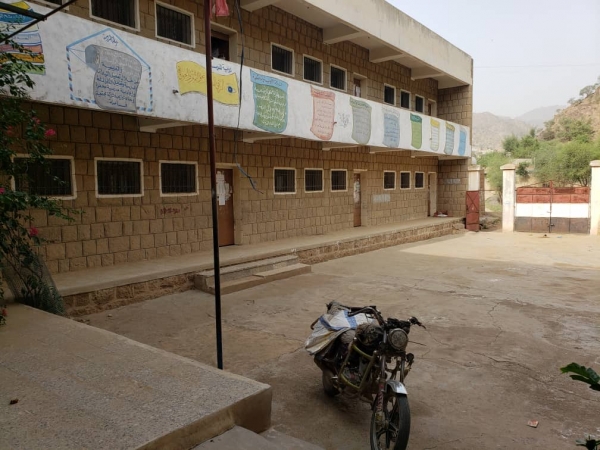 في إسبوعه الثالث.. - إضراب المعلمين يشلّ المؤسسات التربوية والإدارية في مناطق مليشيا الحوثي