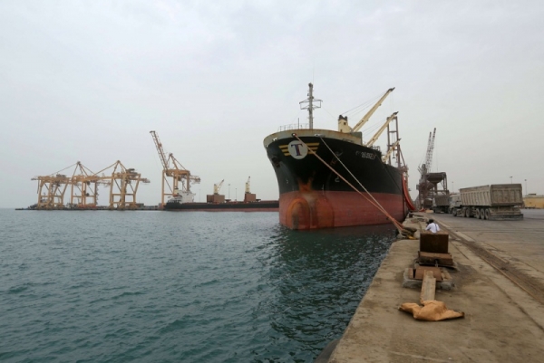 الحكومة: مليشيا الحوثي نهبت ترليون و600 مليار ريال عوائد ميناء الحديدة خلال الهدنة