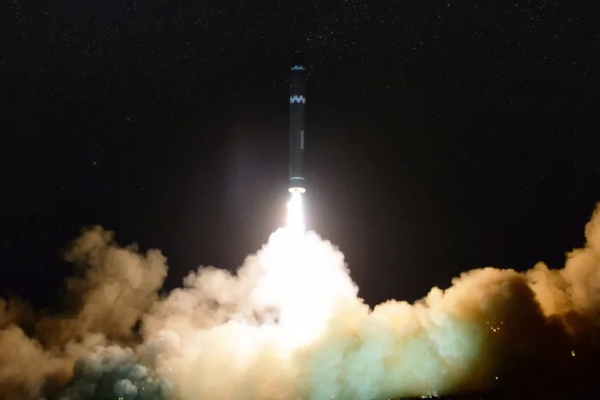 كوريا الشمالية تعتزم إجراء تجربة صاروخية تزامنا مع قمة أميركية يابانية كورية جنوبية