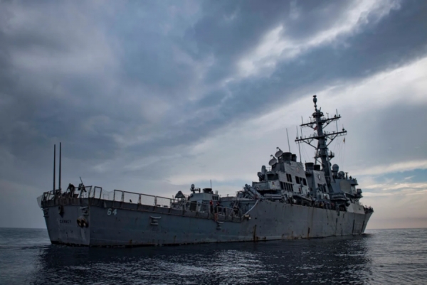 سي إن إن: حادثة اعتراض سفينة حربية أمريكية لصواريخ بالقرب من اليمن استمرت 9 ساعات