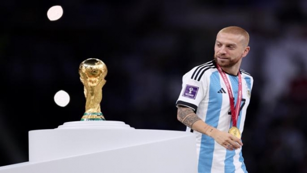 هل سيخسر منتخب الأرجنتين لقب كأس العالم بسبب بابو غوميز؟