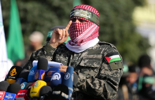 "رفضت إسرائيل استلامهما سابقاً".. - أبو عبيدة: أطلقنا بوساطة مصرية قطرية سراح محتجزتين لدواع إنسانية