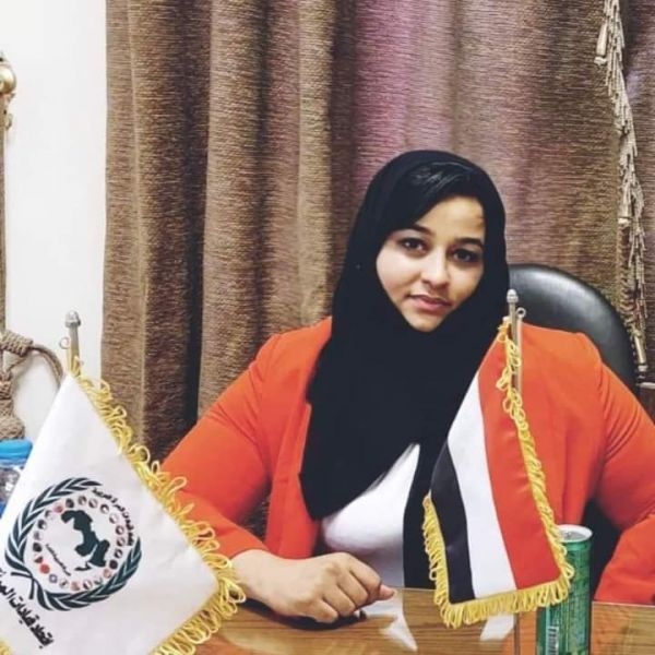 منظمة حقوقية تدين استمرار مليشيا الحوثي محاكمة "فاطمة العرولي"