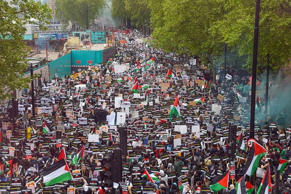 حشود هائلة.. مئات الآلاف يتظاهرون في لندن دعماً لفلسطين ورفضا للعدوان الإسرائيلي على غزة