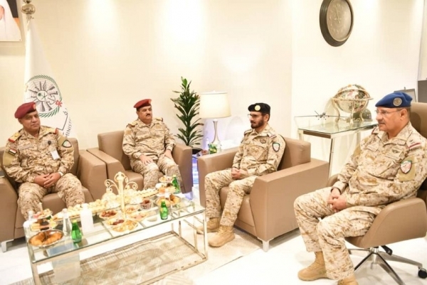 وزير الدفاع يبحث مع قيادة التحالف أوجه التعاون المشترك لدعم للجيش الوطني