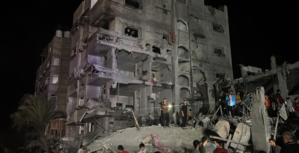 ليلة عنيفة في غزة.. - إسرائيل ترتكب مجزرة بمدرسة في جباليا وتقصف مستشفى الإندونيسي قبل ساعات من الهدنة