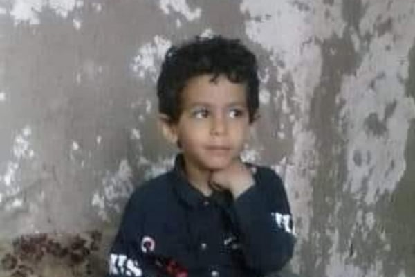 صحفي يمني يؤكد استمرار اختطاف طفله من قبل قيادي حوثي ويطالب بتدخل حكومي لإنقاذه