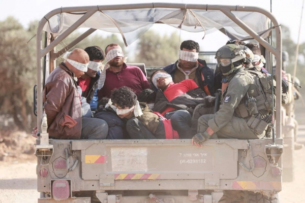 "غوانتنامو جديد".. هآرتس تكشف وفاة أسرى فلسطينيين بمعسكر اعتقال للاحتلال في النقب