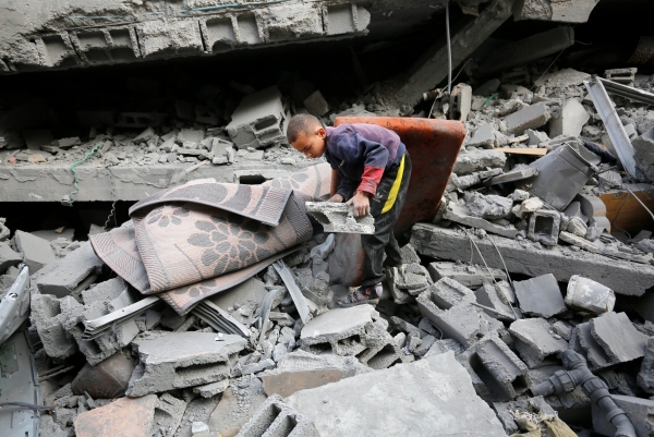 "أونروا" تكشف: إسرائيل تأمر سكان غزة بالانتقال إلى مناطق تشهد غارات جوية مستمرة