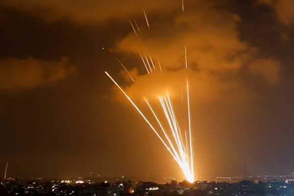 كتائب "القسام" تفتتح العام الجديد بإطلاق وابل من الصواريخ على تل أبيب