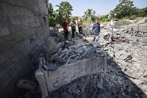 "الموتى هدفٌ عسكري".. سي إن إن: إسرائيل دمرت مقابر في غزة واستخرجت جثثا منها