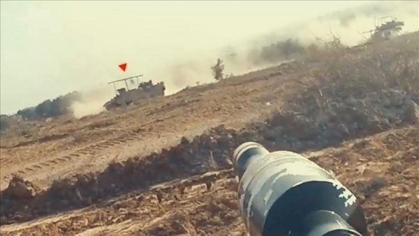 شاهد.. القسام تدمر دبابات إسرائيلية من مسافة صفر في المغازي والبريج