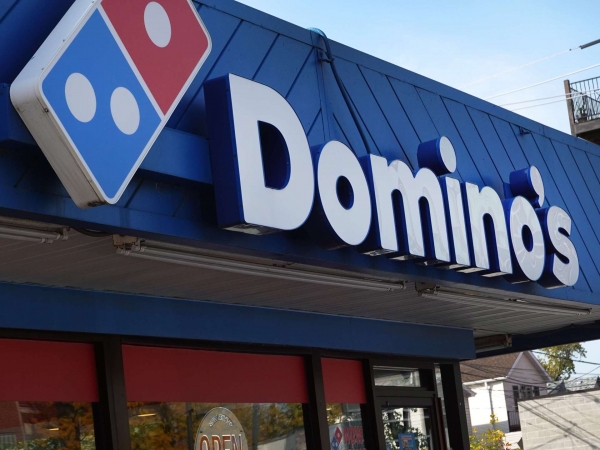 مبيعاتها تهوي 9%.. المقاطعة توجه ضربة إلى دومينوز بيتزا الأميركية