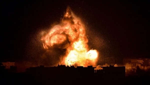 انفجارات عنيفة في القاعدة الأميركية بحقل العمر النفطي شرقي سورية