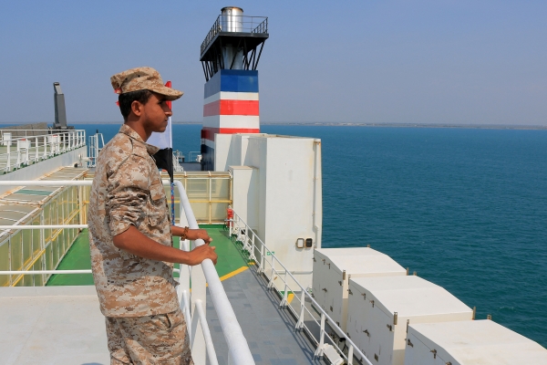 الردع أم الاحتواء.. دراسة يمنية تضع مٌقاربة للموقف الأمريكي من التصعيد الحوثي في البحر الأحمر