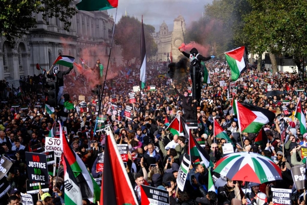 الغارديان: مسلمو بريطانيا يفقدون الثقة في حزب العمال بسبب طريقة تعامله مع الحرب في غزة