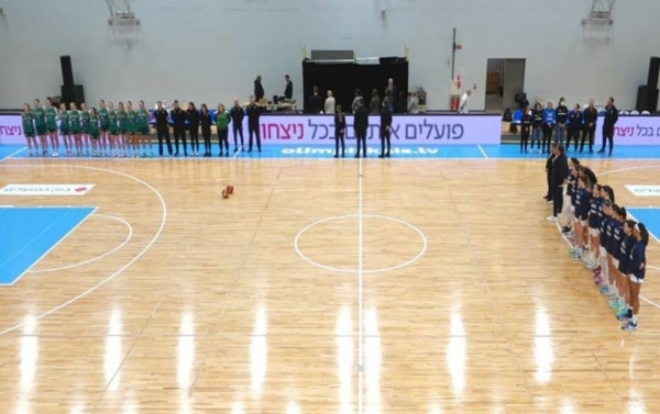 تضامناً مع غزة.. سيدات منتخب إيرلندا لكرة السلة يرفضن مصافحة لاعبات إسرائيل (فيديو)