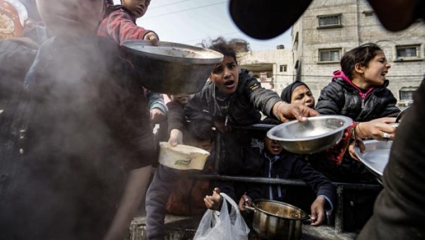 حذر من خطر المجاعة.. اتحاد الصليب والهلال: الوضع الإنساني في غزة يتجاوز الكارثة