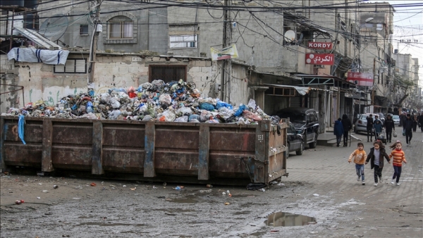 تفاقم أزمة النفايات في غزة.. مخاطر صحية تتصاعد مع الحرب