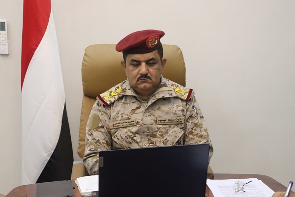 أكد استمرار تهريب الأسلحة الإيرانية إلى الحوثيين.. - وزير الدفاع اليمني يحذر: أمن الملاحة البحرية سيكون مهددا أكثر مما هو عليه الآن