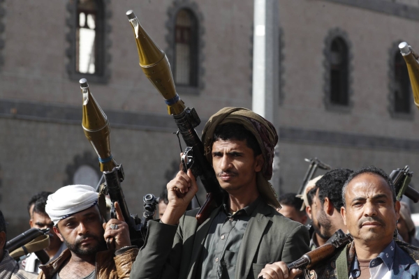 مجلة أميركية: إذا لم تعالج خارطة الطريق تهور الحوثيين فقد تقود إلى "طريق مسدود ومظلم" لليمن