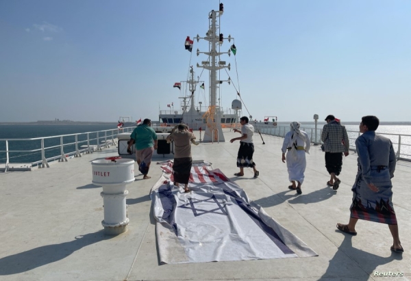 المغرب من المستفيدين.. - هجمات الحوثيين في البحر الأحمر تعيد رسم طرق التجارة البحرية الدولية