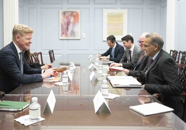 مسؤول أمريكي يناقش مع "غروندبرغ" دعم بلاده لخارطة طريق إحلال السلام في اليمن