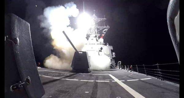 الجيش الأمريكي يعلن التصدي لصاروخ باليستي حوثي وتدمير أربع مُسيّرات