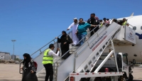 وصول الدفعة الرابعة من اليمنيين العالقين في السودان إلى مطار عدن 