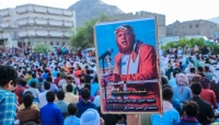 شبوة.. الآلاف يشيعون جثمان الشيخ "عبدالله الباني" ويجددون المطالبة بالقبض على جميع القتلة