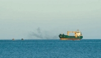 كانت متجهة إلى السعودية.. تعرض سفينة تجارية لمقذوف غربي ميناء الحديدة