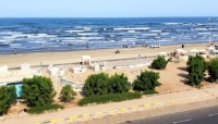 عدن..خفر السواحل تحذّر من السباحة في شواطئ البحر العربي خلال موسم الرياح